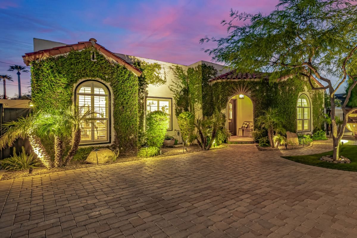 exterior of Scottsdale vacation rental